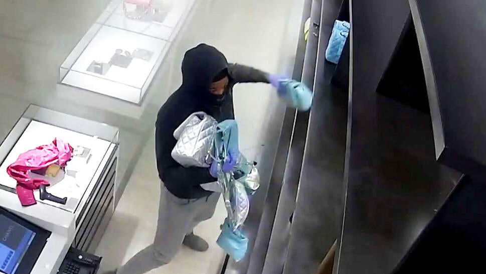 Robber grabs handbags