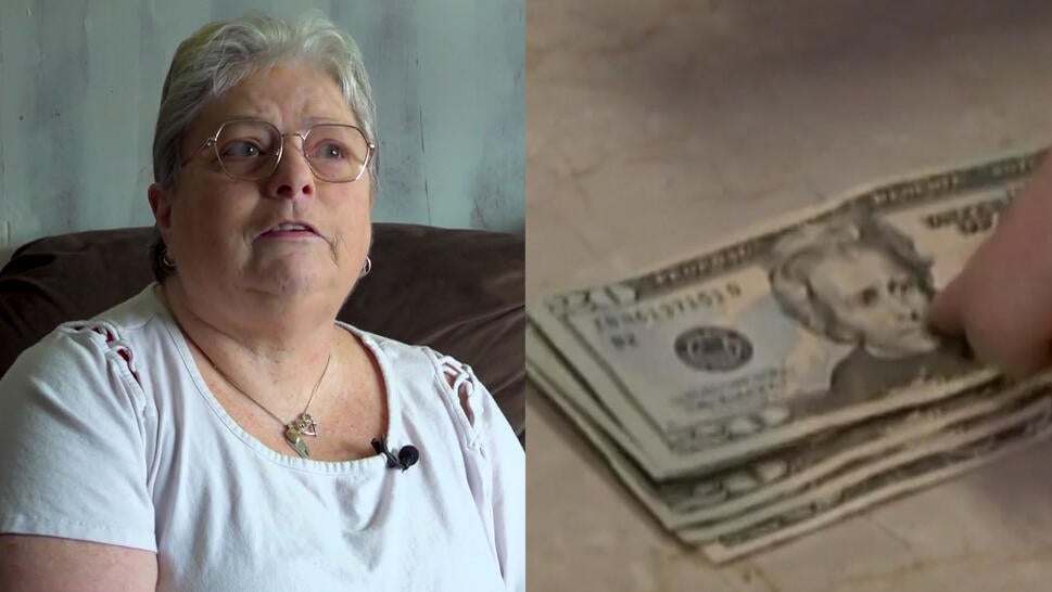 Middle aged woman, $20 bills