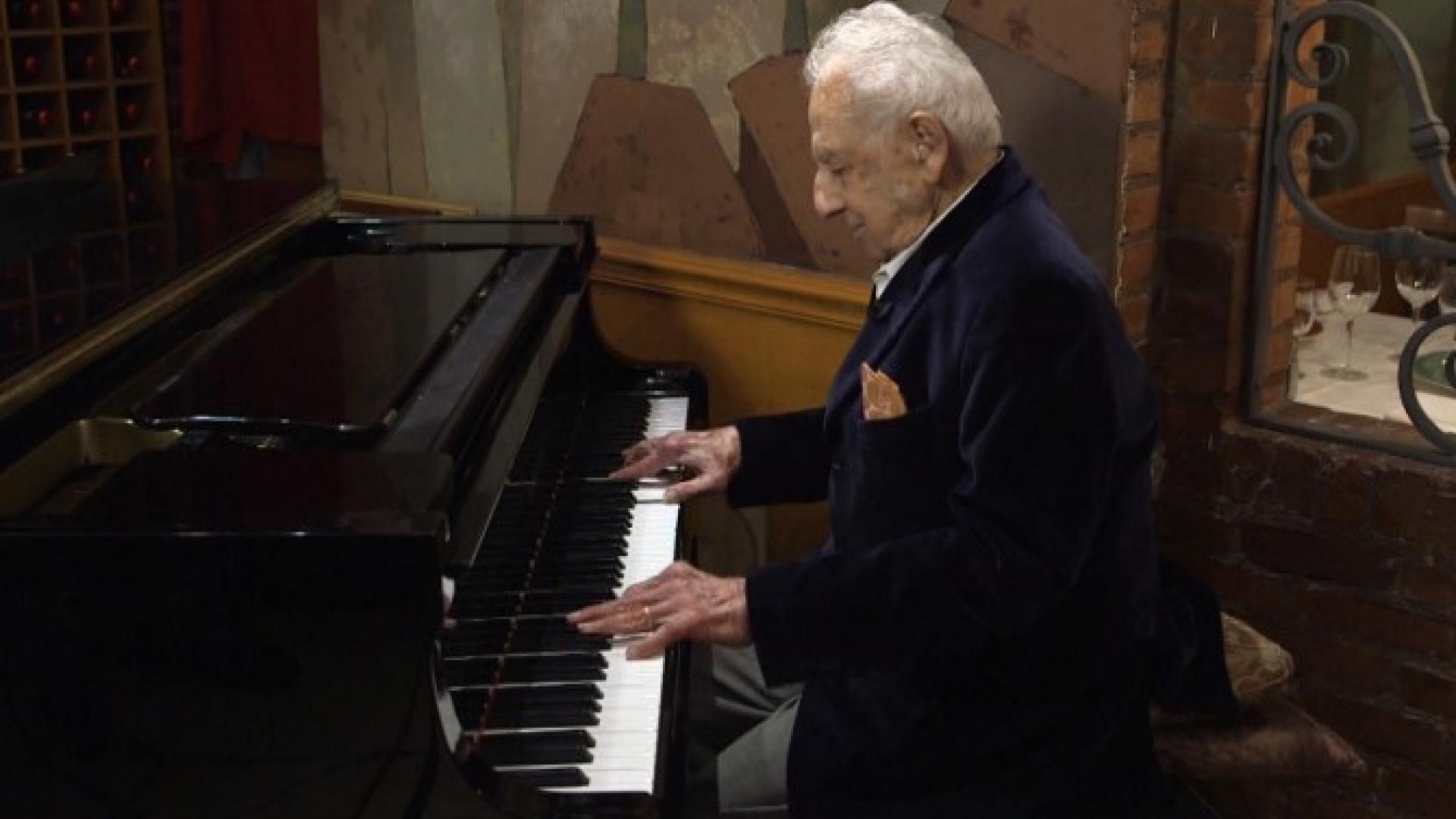 100 Year Old Piano Player Says Music And Martinis Are The Secrets To A Long Life Inside Edition Vmpk is a virtual midi piano keyboard for linux, windows and osx. 100 year old piano player says music