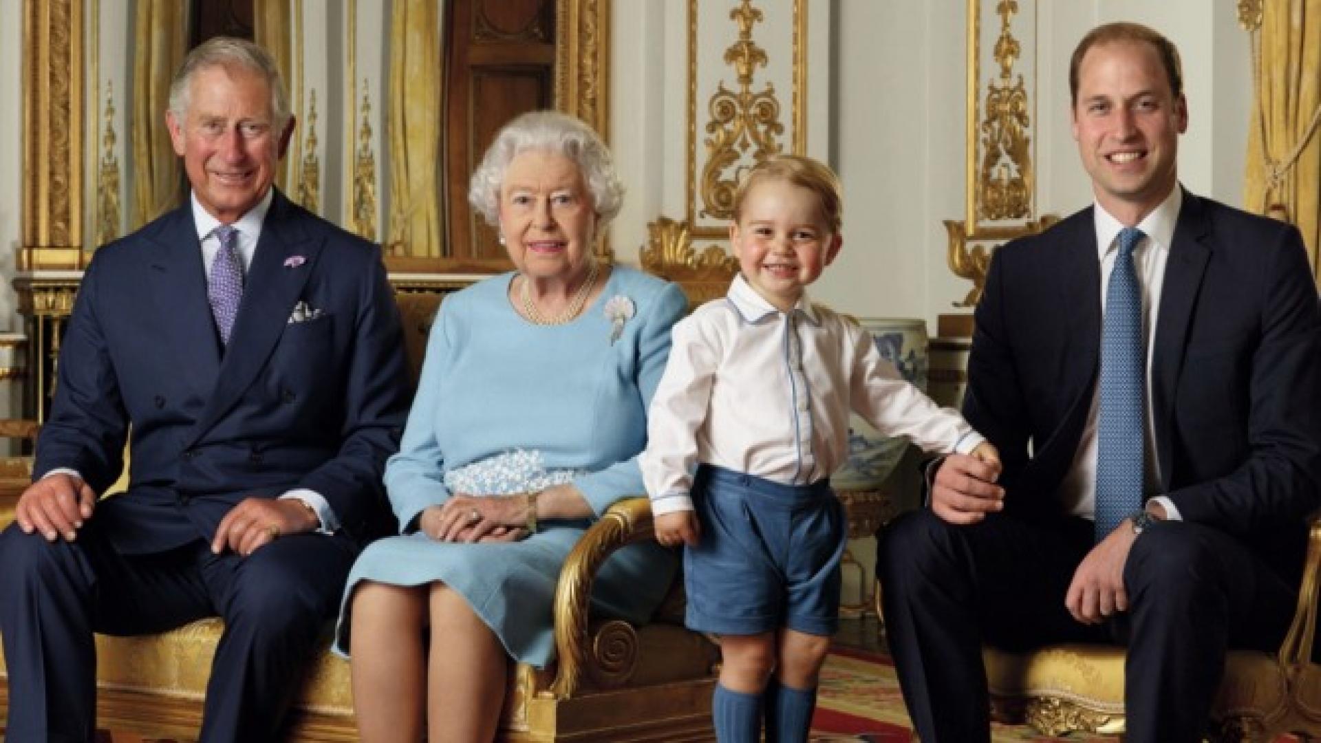 Photographer Who Took Royal Family Portrait Reveals How He Made Prince George Giggle Inside Edition