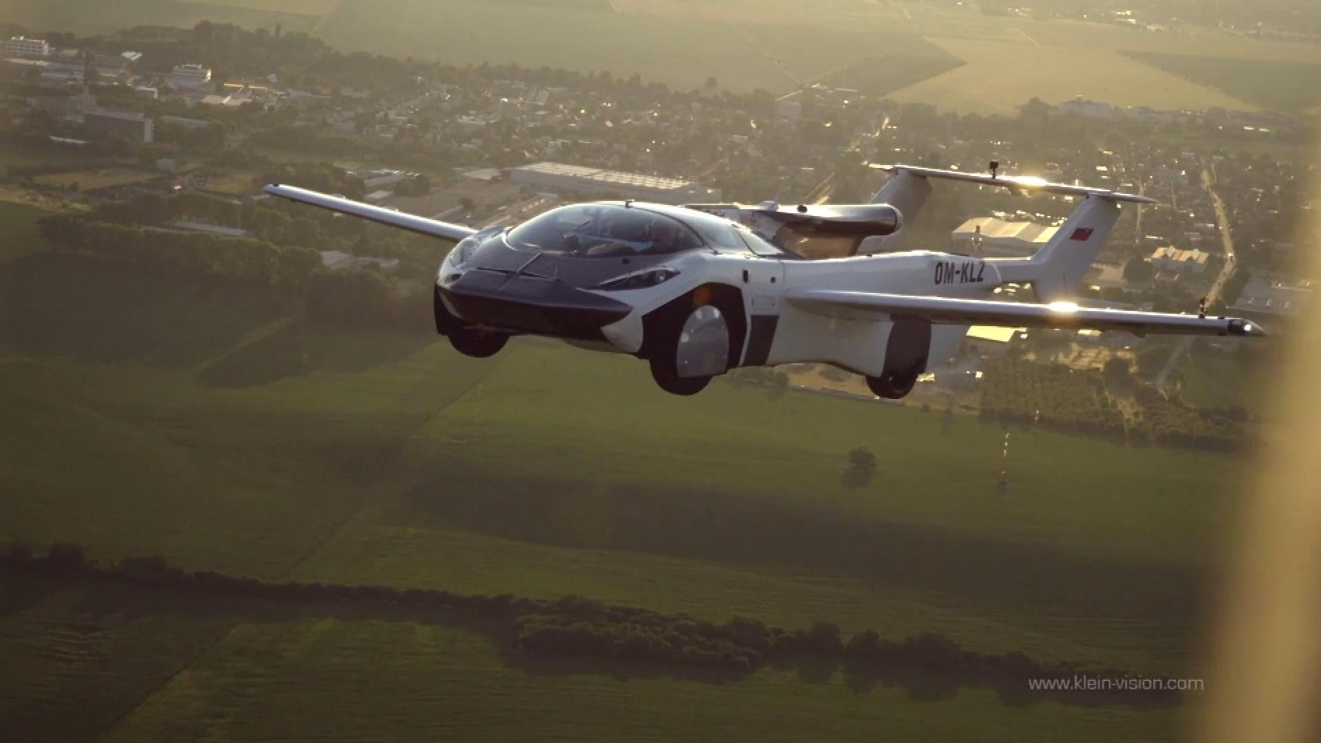 Flying car completes test flight between airports