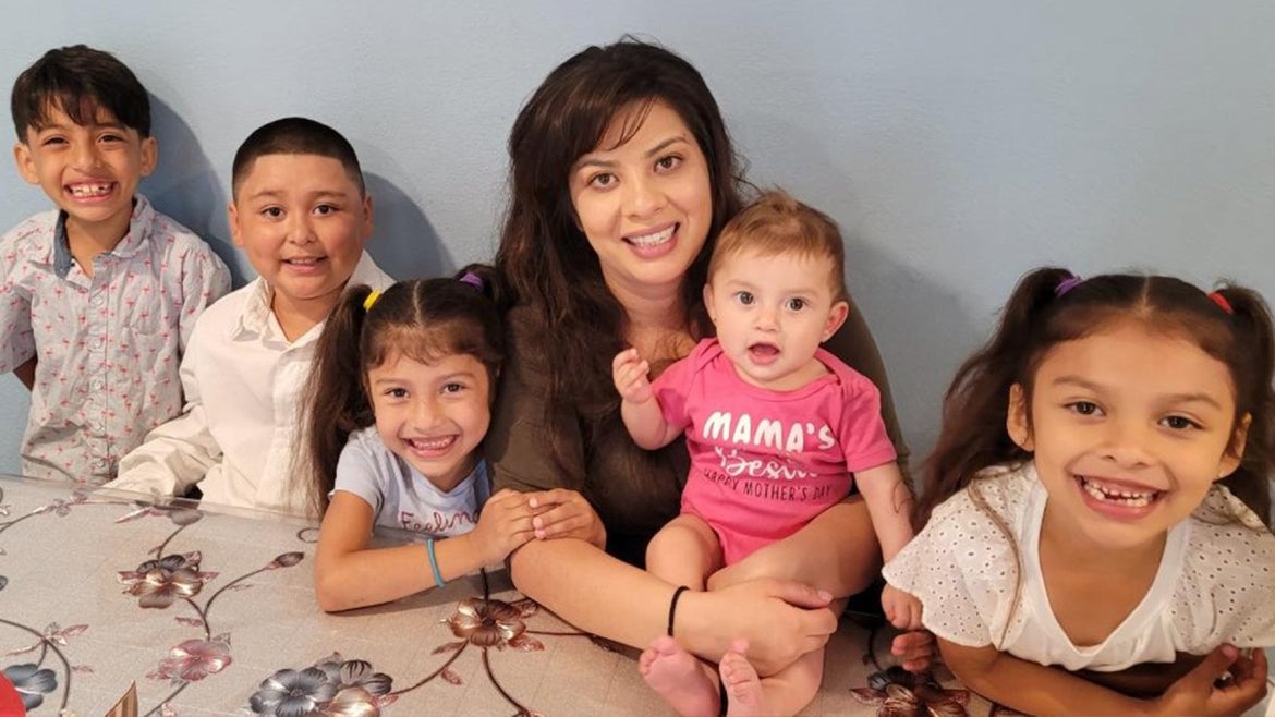 Heather Garcia surrounded by her children before her unexpected death. 