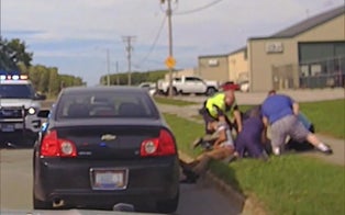 Bystanders Rush to Help Ohio Cop Struggling With Suspect During Traffic Stop